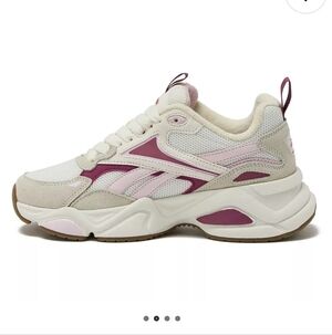 Reebok Charge Women's Athletic Sneakers 7.5 Like New